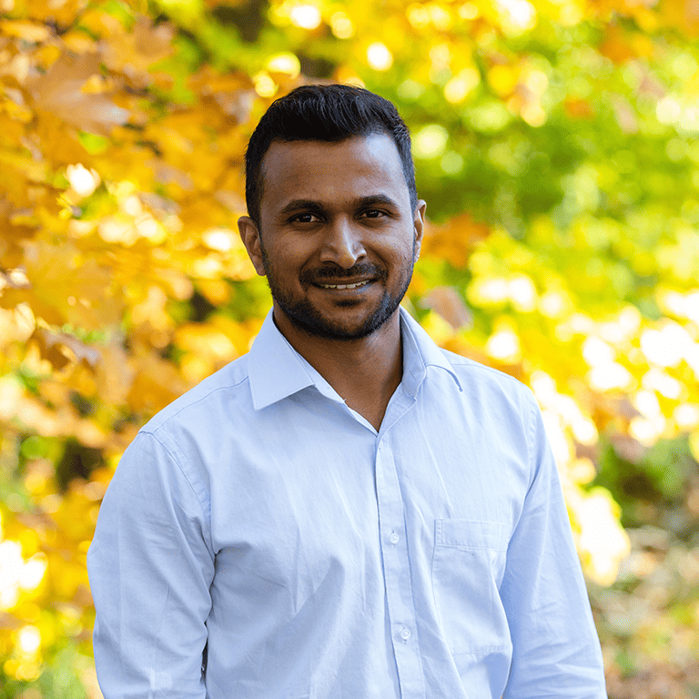 Gnanasekaran's headshot